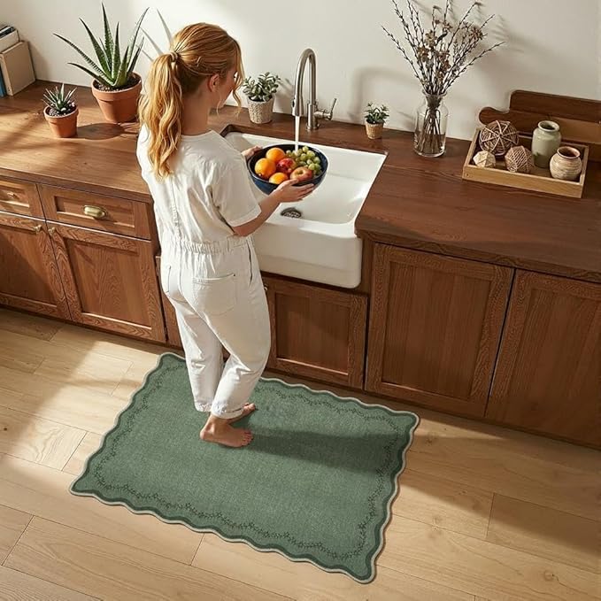 GarveeHome Scalloped Entryway Rug, 2x3 Solid Green Washable Front Door Rug Indoor Entrance Floral Carpet Non-Slip Low Pile Throw Rugs for Kitchen Floor, Powder Room, Entry, Bathroom, Kids Room