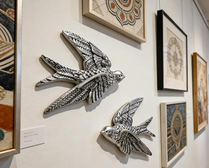 AMOIENSIS Bird Wall Sculpture Art, (Set of 2) 4¾ inch Resin Metallic Silver Bird 3D Sculpted Floating Hanging Wall Sculpture Decoration