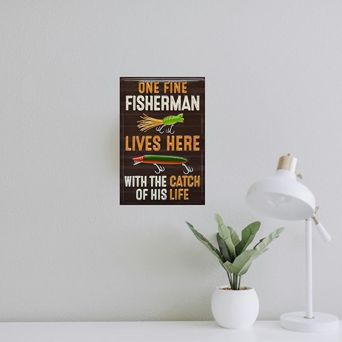 Vintage-Sign Rustic-Poster Wall-Art Fishing-Lovers, One Fine Fisherman Lives Here, Funny Decor Gift Plaque for Home Farm Fence Bathroom Bedroom 8 X 12 Inch