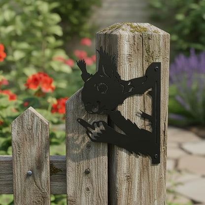 Quanqiuyi Funny Squirrel Wall Art - Rustproof Metal Sculpture for Outdoor Garden & Patio Decor, Wilderness Theme Novelty Gift