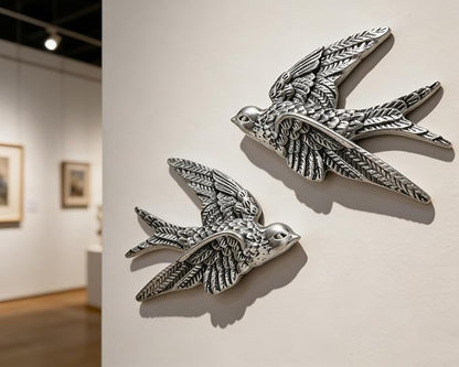 AMOIENSIS Bird Wall Sculpture Art, (Set of 2) 4¾ inch Resin Metallic Silver Bird 3D Sculpted Floating Hanging Wall Sculpture Decoration