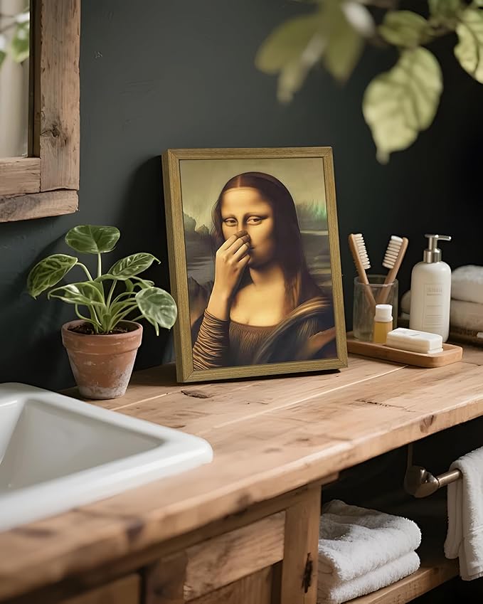 XYHYRA Vintage Mona Lisa Bathroom Wall Art, Funny Mona Lisa Pinching Nose Wall Decor, Humor Amusing restroom Canvas Print Painting for Toilet Bathroom Home Decor 8x10 Inch Framed