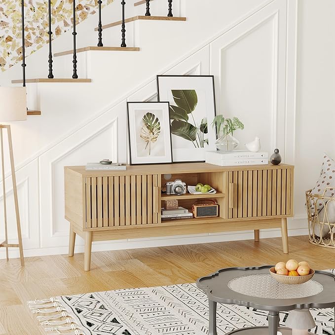 GarveeHome Boho TV Stand for TVs Up to 50 Inch, Modern Mid-Century Entertainment Center with Fluted Wood Doors & Open Shelves, Media Console Table for Living Room & Small Spaces