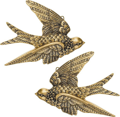 2 Pcs Vintage Bird Wall Sculpture Decor Art 4.7 Inch Antique 3D Sculpted Hanging Bird Resin Wall Art Golden Brass Floating Ornament for Living Room Garden Outdoor, Gifts for Couples Housewarming