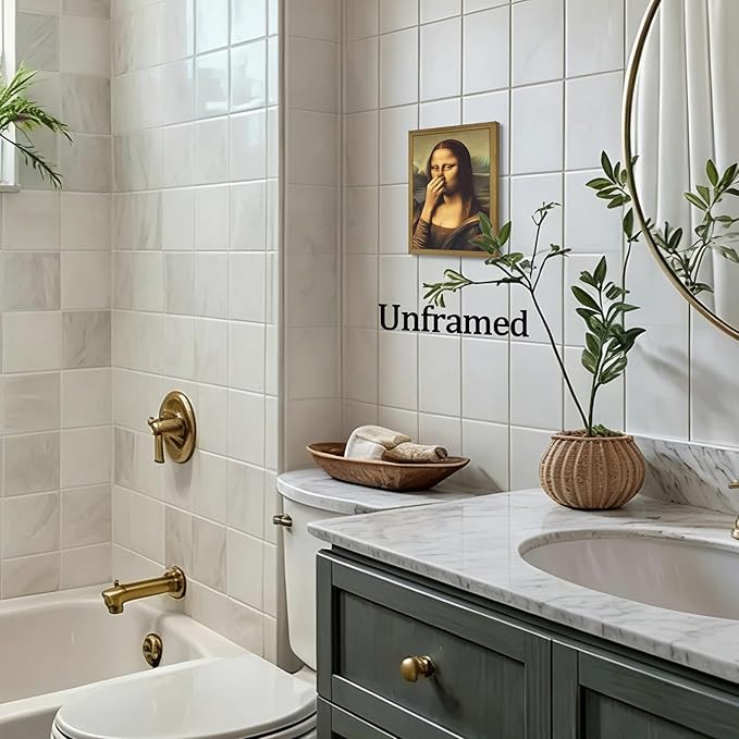 XYHYRA Vintage Mona Lisa Bathroom Wall Art, Funny Mona Lisa Pinching Nose Wall Decor, Humor Amusing restroom Canvas Print Painting for Toilet Bathroom Home Decor 8x10 Inch Unframed