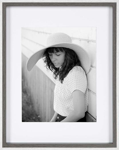 Kate and Laurel Gibson Transitional Frame Set, Set of 4, 11" x 14", White and Gray, Casual Frames for Any Room in The Home