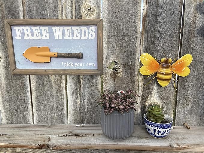 Metal Bee Wall Decor Art Outdoor Garden Fence Patio Yard Art,Hanging Decorations for Living Room, Bedroom,3 Pack