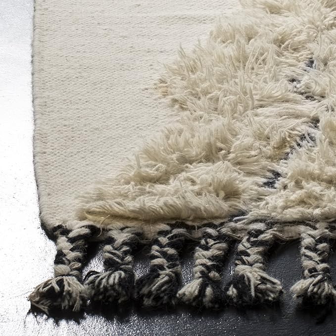 SAFAVIEH Kenya Collection Accent Rug - 4' x 6', Ivory & Black Blue, Hand-Knotted Moroccan Tribal Tassel Wool, Ideal for High Traffic Areas in Entryway, Living Room, Bedroom (KNY905A)