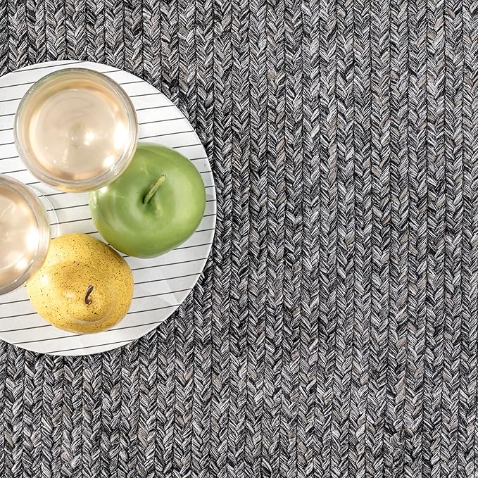 nuLOOM 4' x 6' Solid Hand Braided Indoor/Outdoor Area Rug, Pet-Friendly, High Traffic, Weather Resistant, for Patio, Balcony, Bedroom, Living, Dining Room, Wynn Charcoal